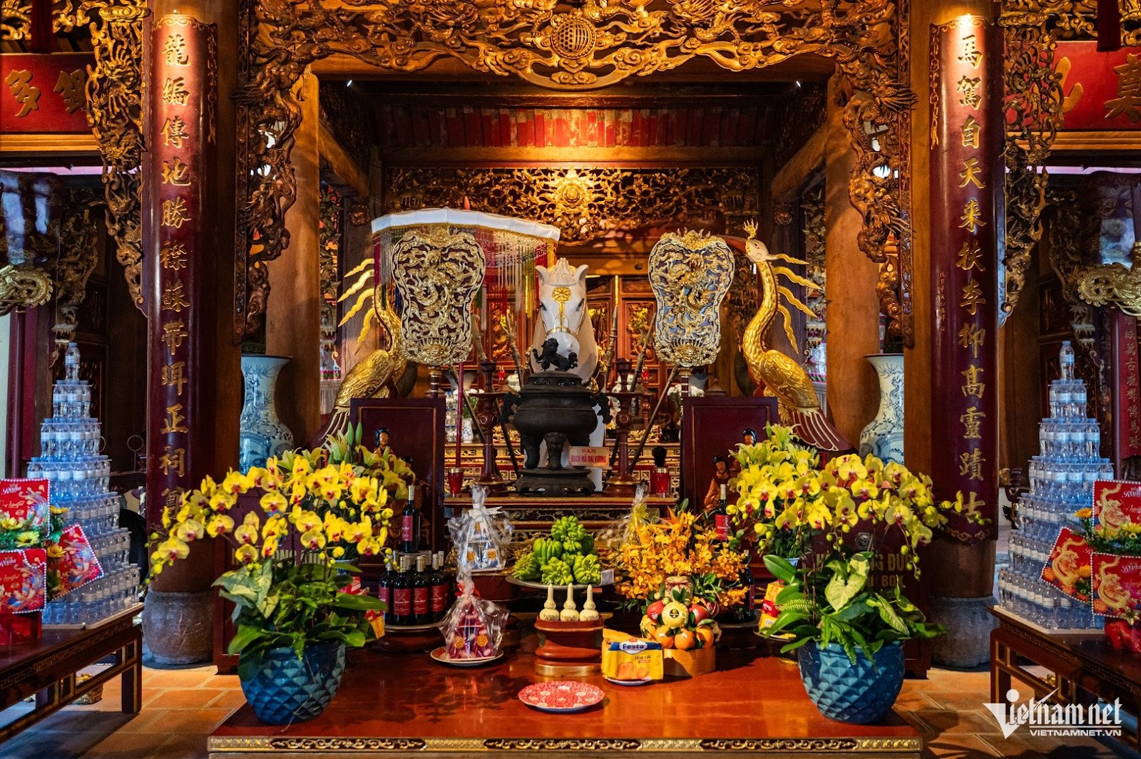 Bach Ma Temple