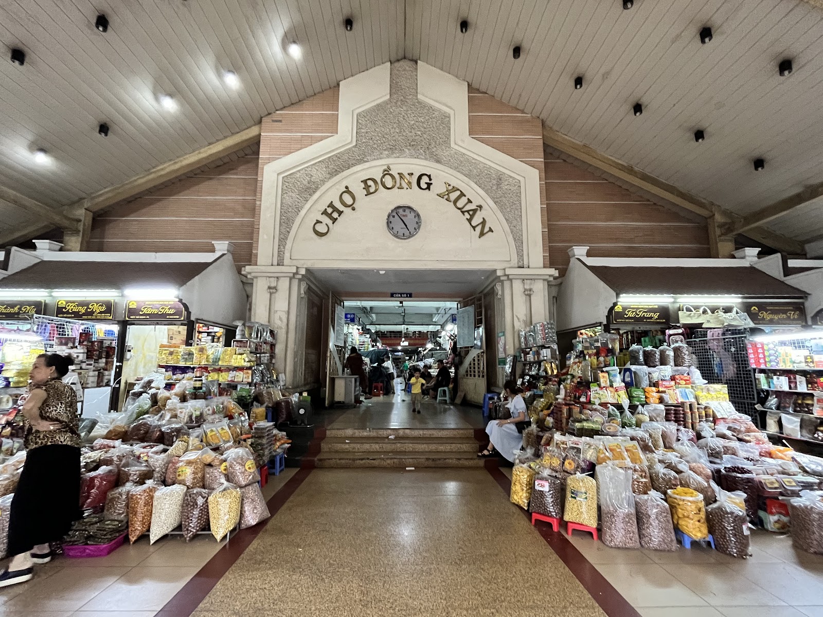 Dong Xuan Market