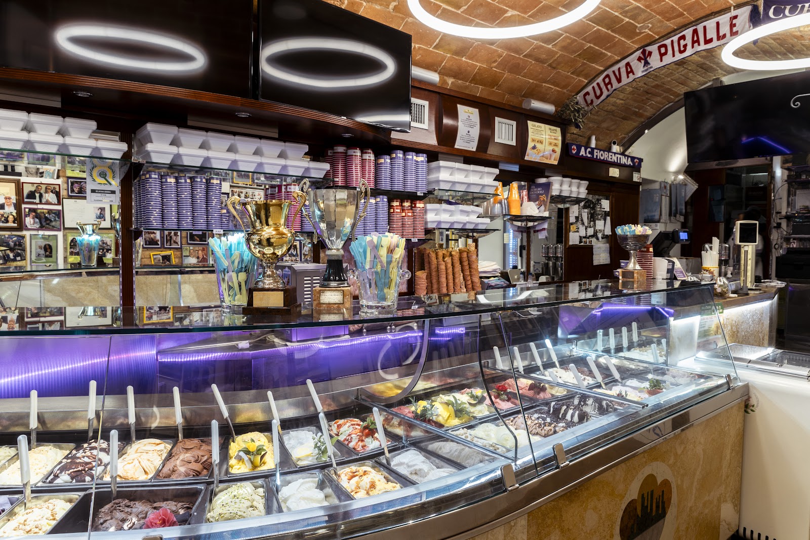 Gelateria Dondoli (Piazza della Cisterna)