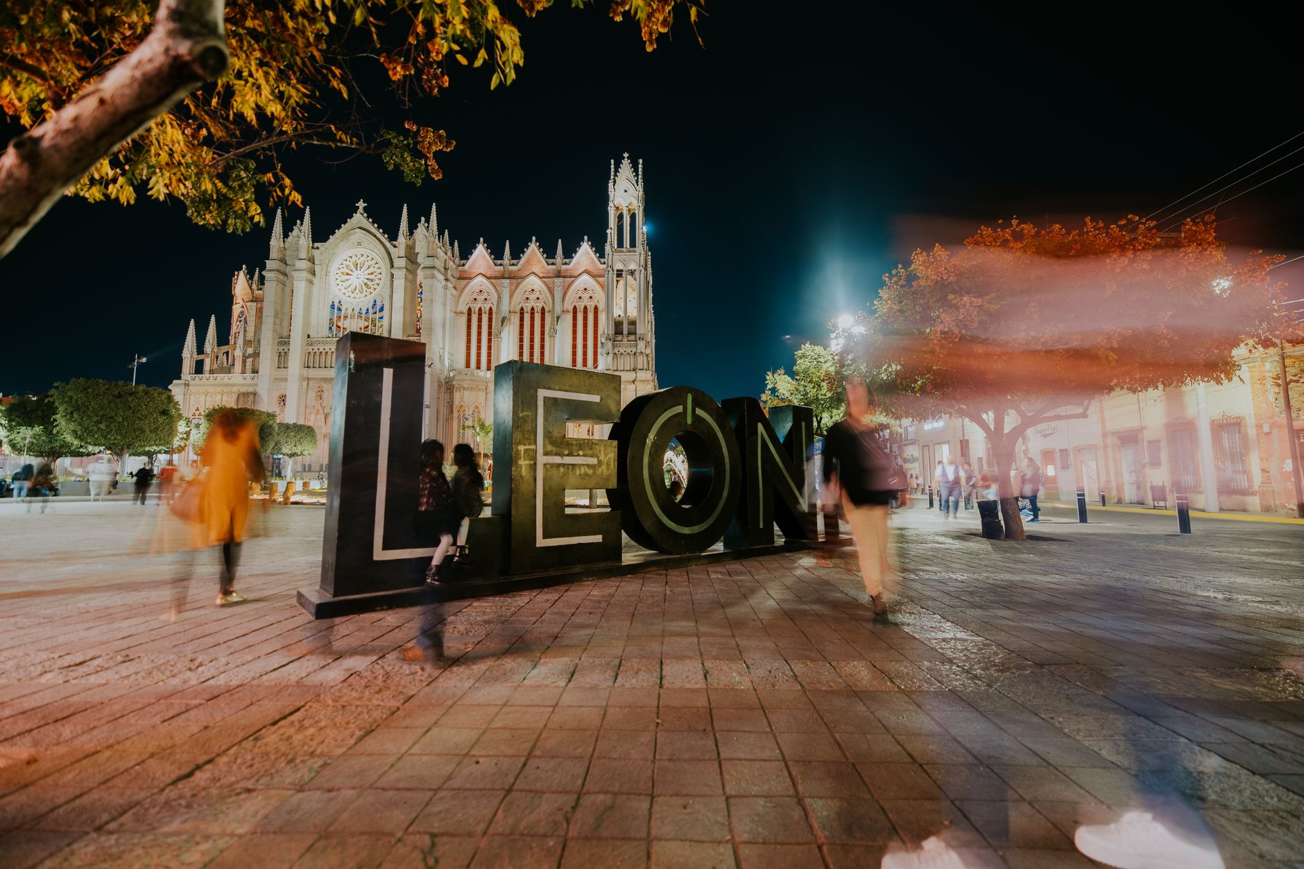 León