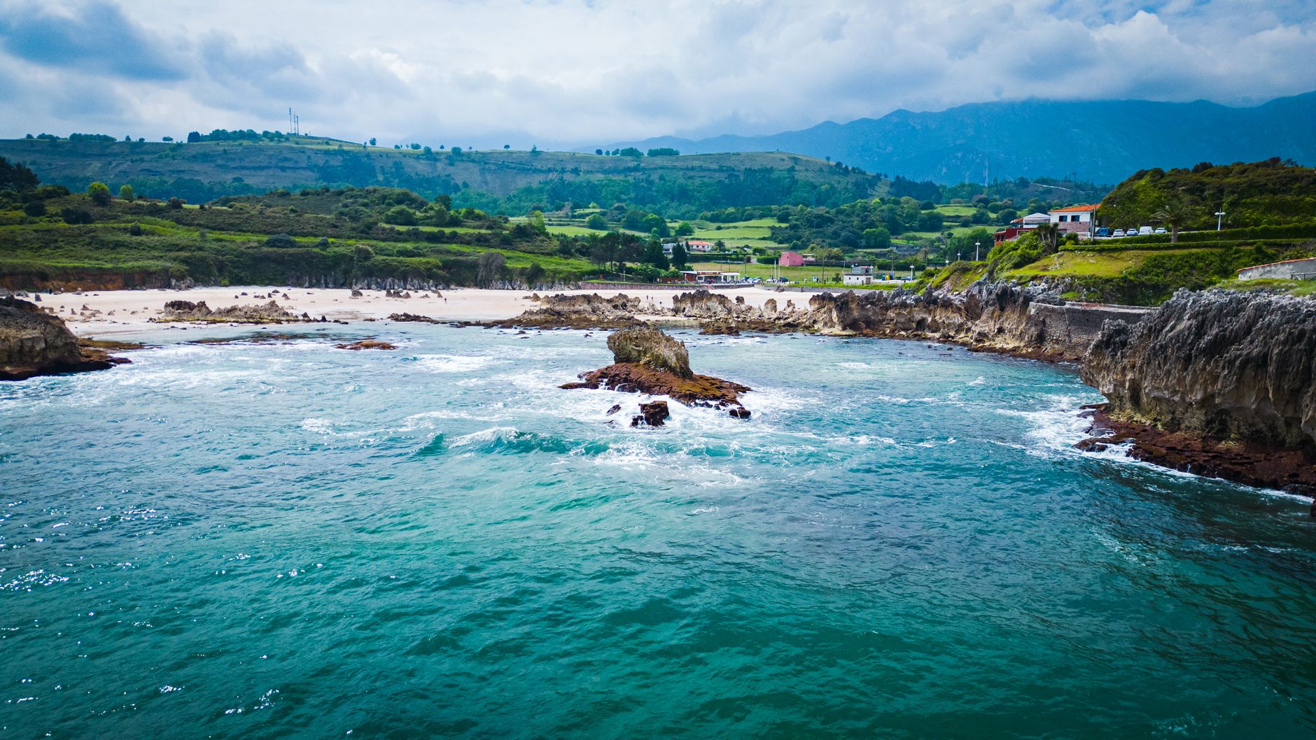 Llanes
