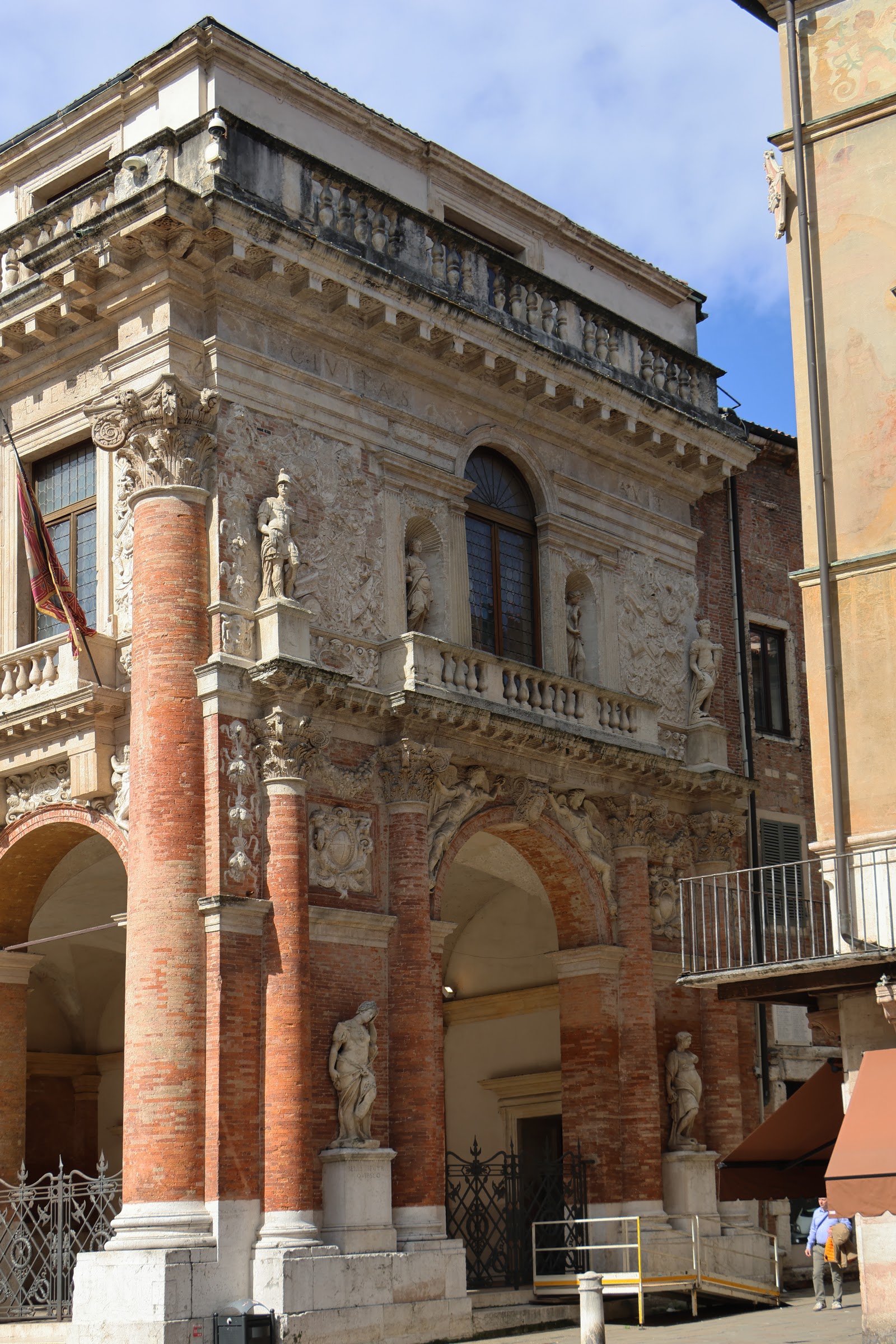 Loggia del Capitaniato