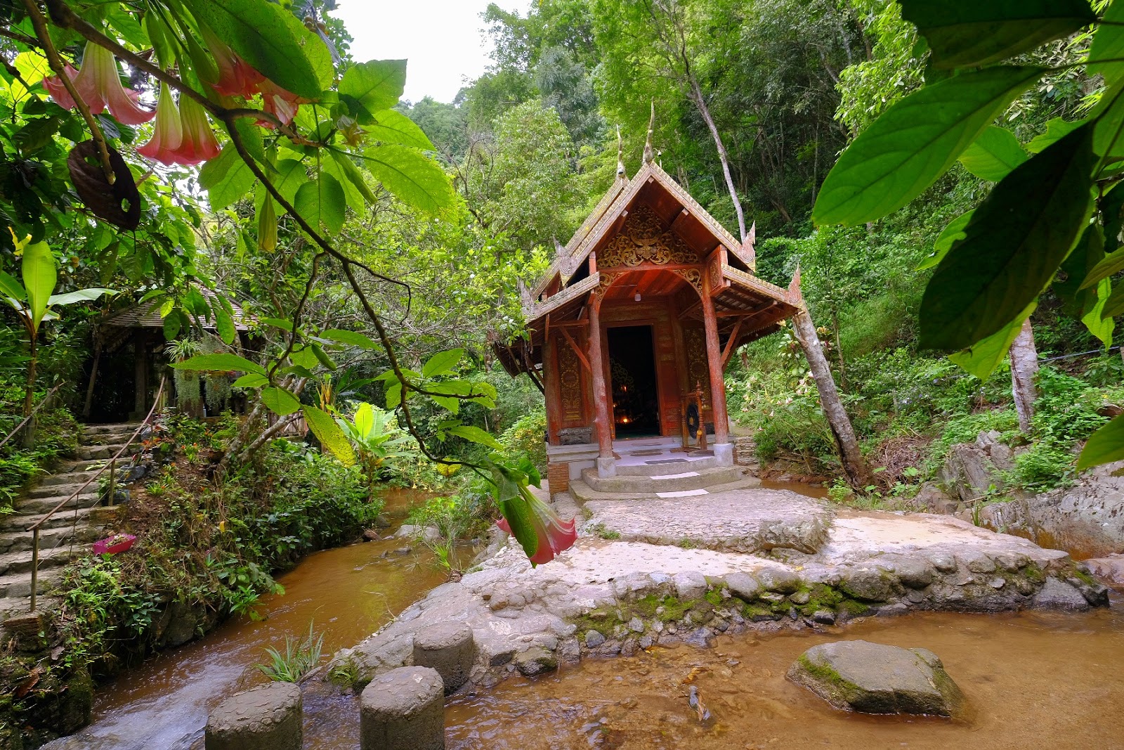 Mae Kampong Village