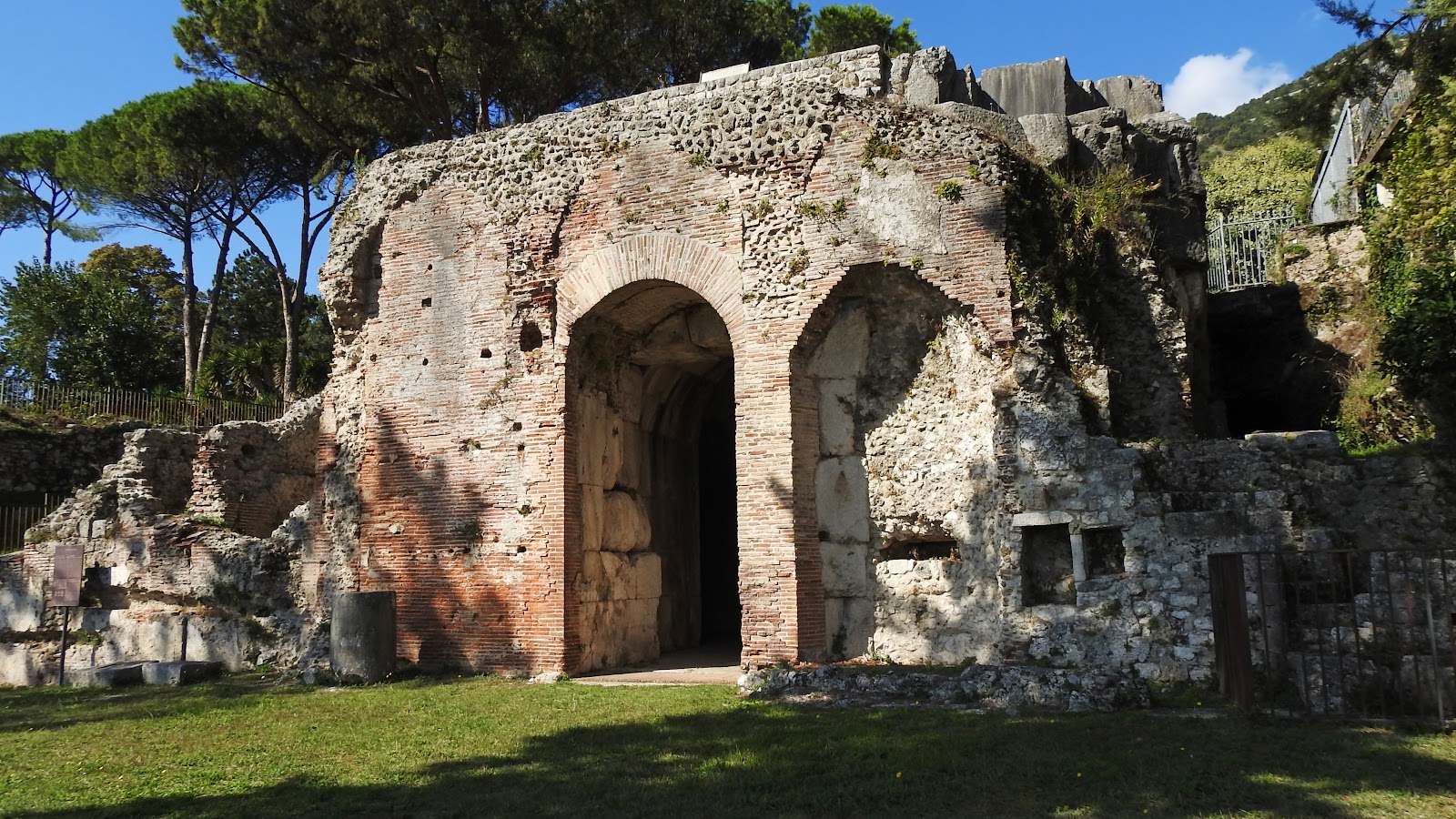 Mausoleo di Ummidia Quadratilla