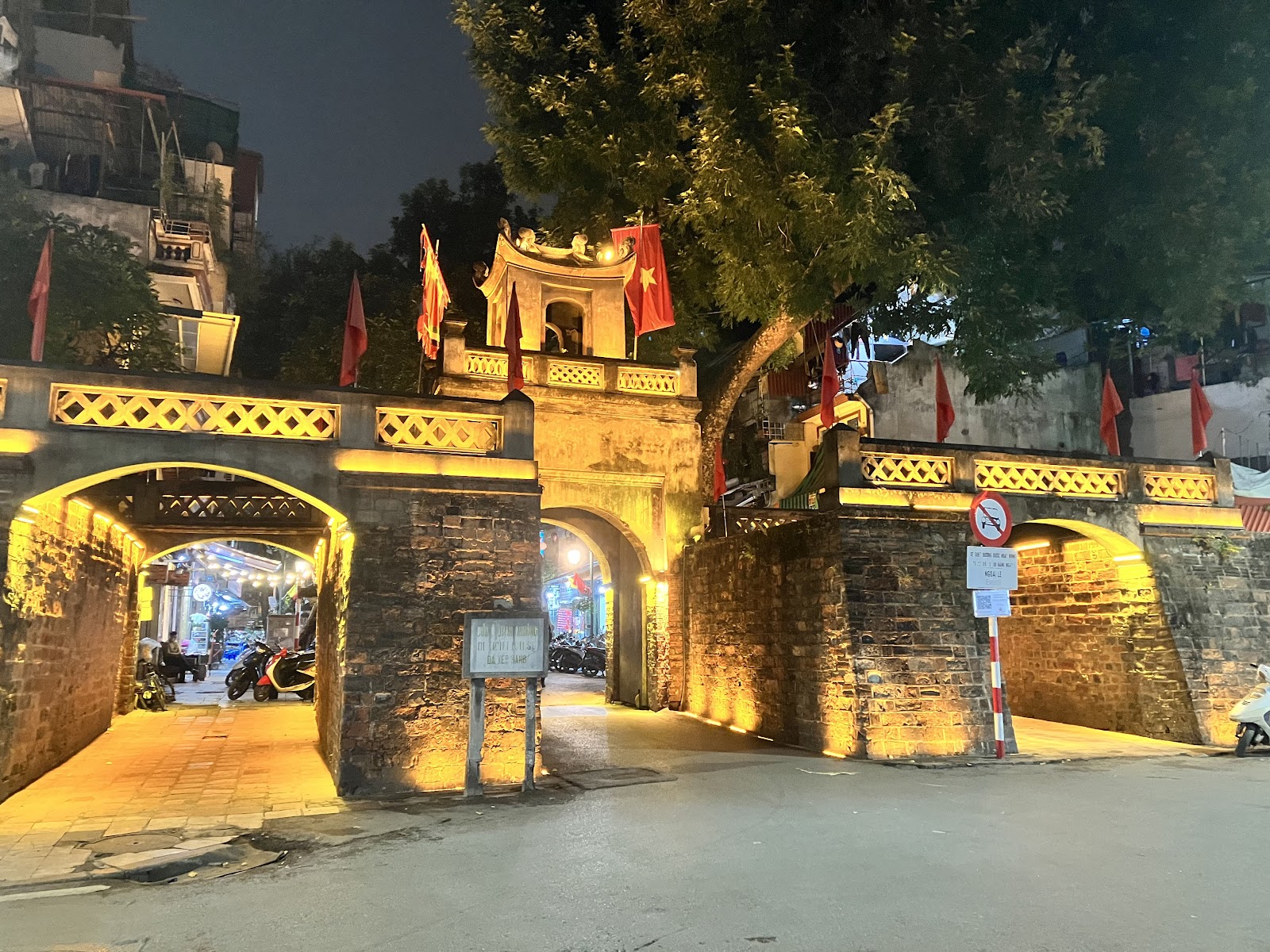 Ô Quan Chưởng Gate