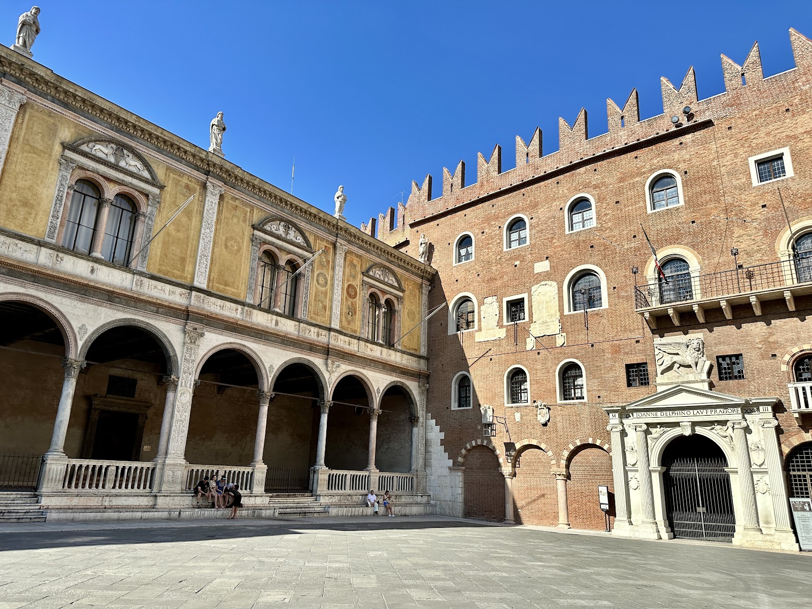Piazza dei Signori (Piazza Dante)