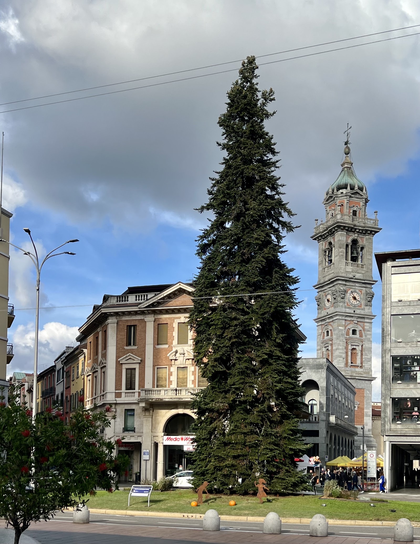 Piazza Monte Grappa