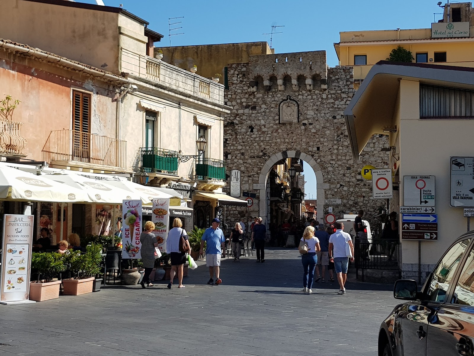 Porta Catania
