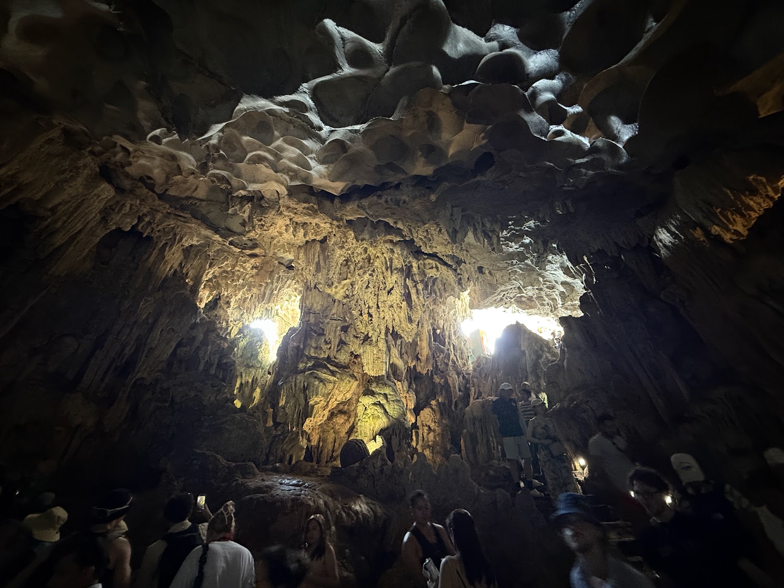 Sung Sot Cave (Surprise Cave)
