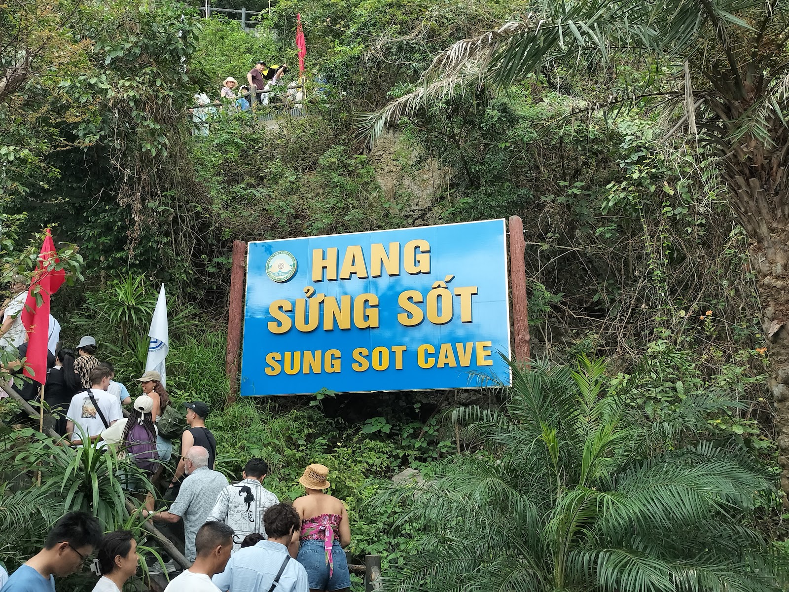 Sung Sot Cave (Surprise Cave)