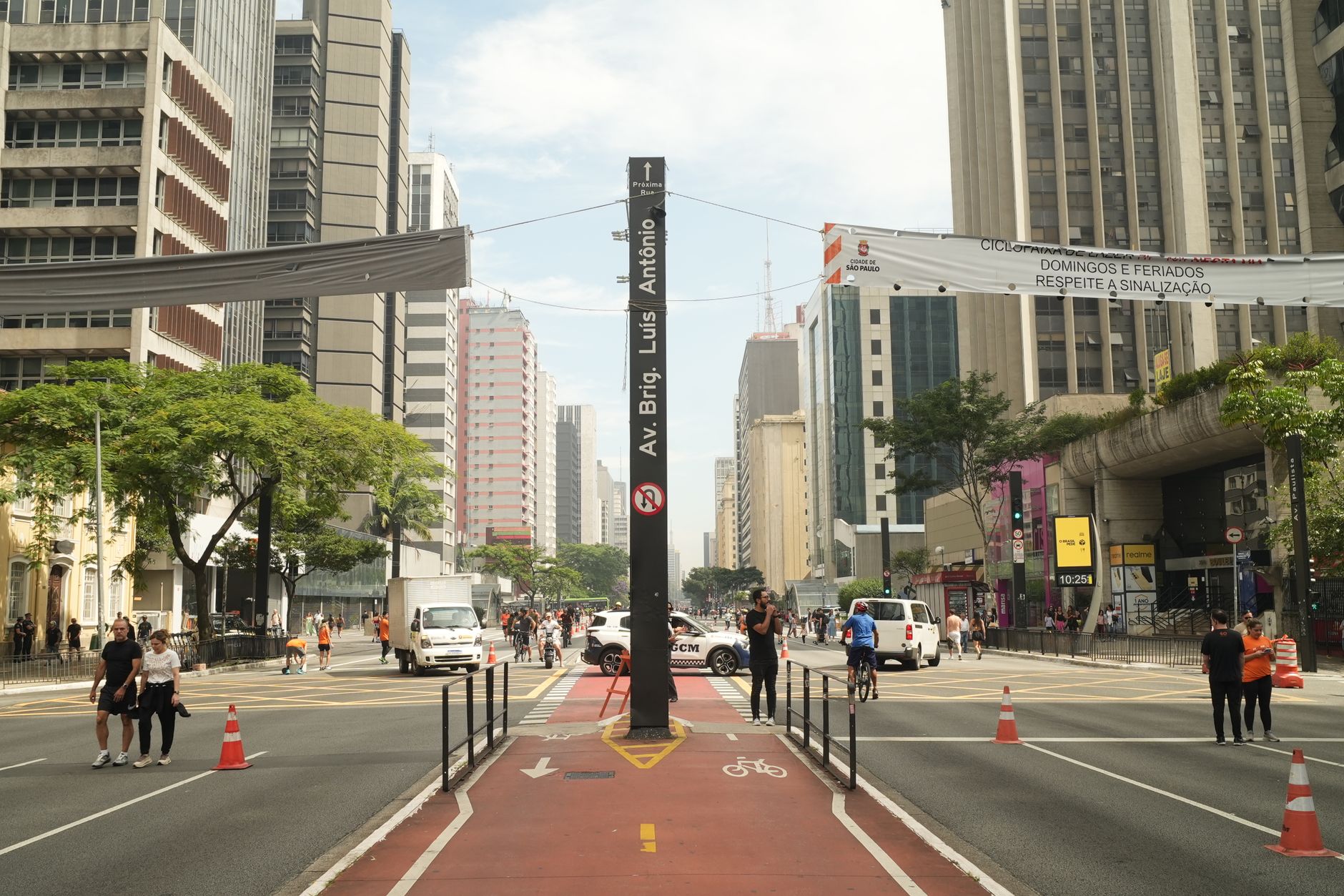 The Strip (Avenida Dr. Francisco Sá Carneiro)