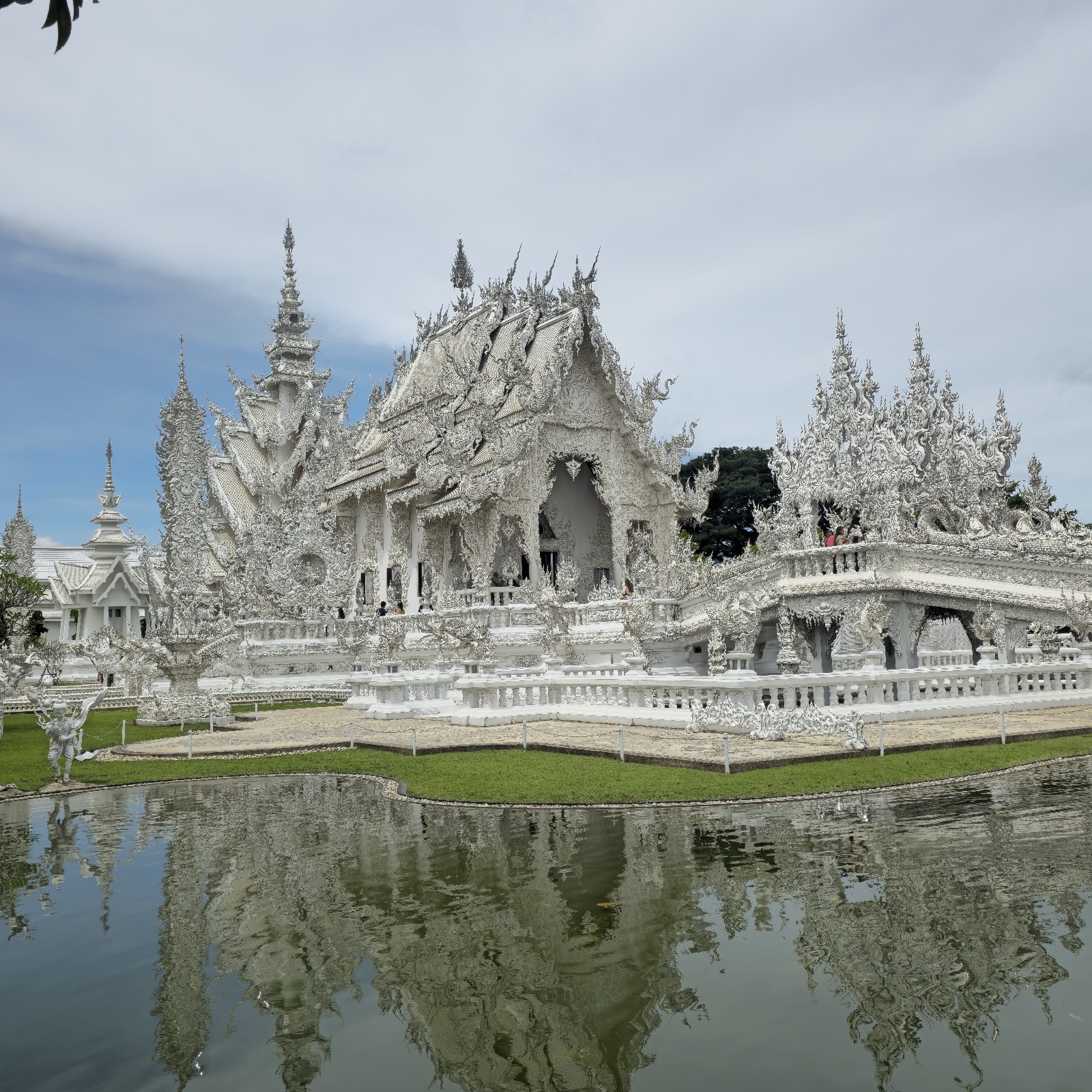 Wat Rong Khun (White Temple)