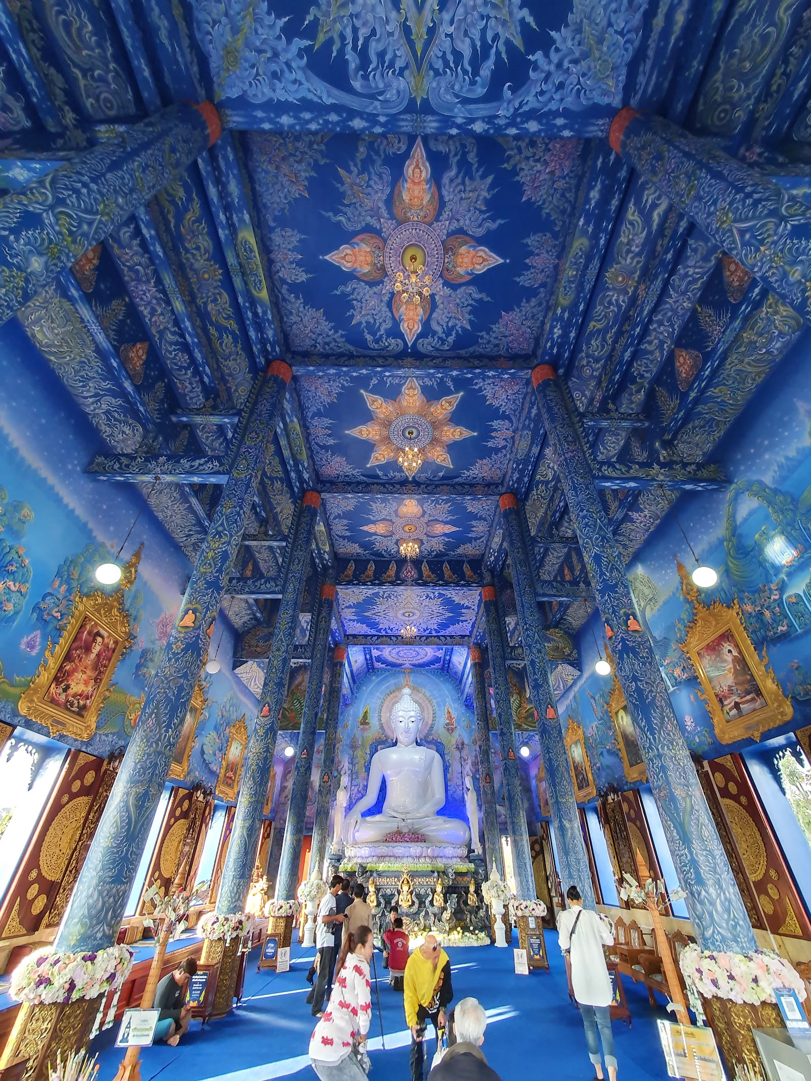 Wat Rong Suea Ten (Blue Temple)