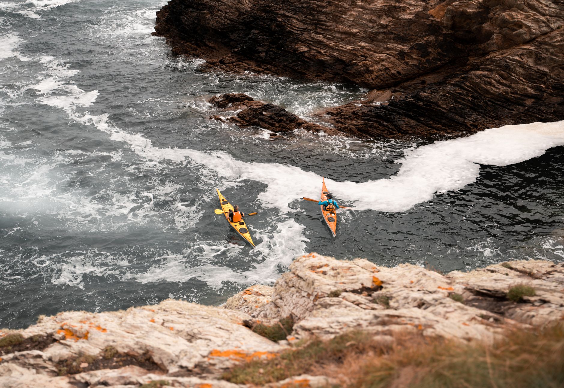 Adventure & active — travellers enjoying it